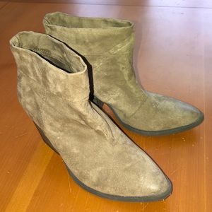 Pointed Toe Nude Ankle Cut Heels